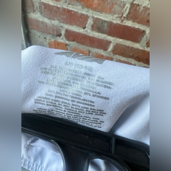 Avia Women’s Capris, size Large - Picture 4 of 6